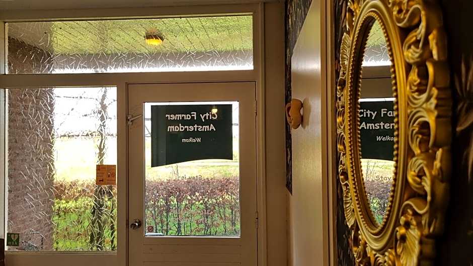 City Farmer Amsterdam a Guesthouse with free parking, Bed, Bike and Breakfast