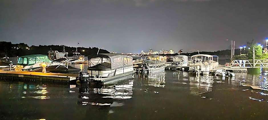 Kokomo Inn Tropical Riverfront B B