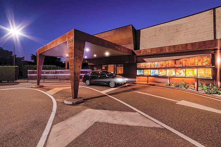 Piranha Hotel e Motel