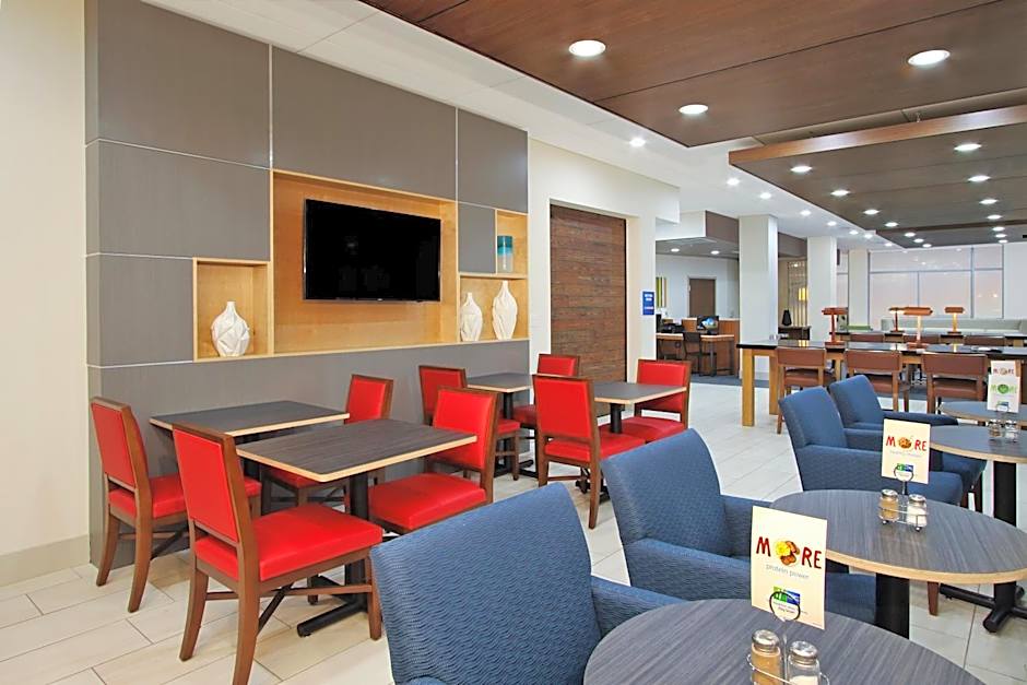 Holiday Inn Express & Suites Brookshire - Katy Freeway By IHG