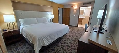 Suite - Hearing Accessible - Non-Smoking