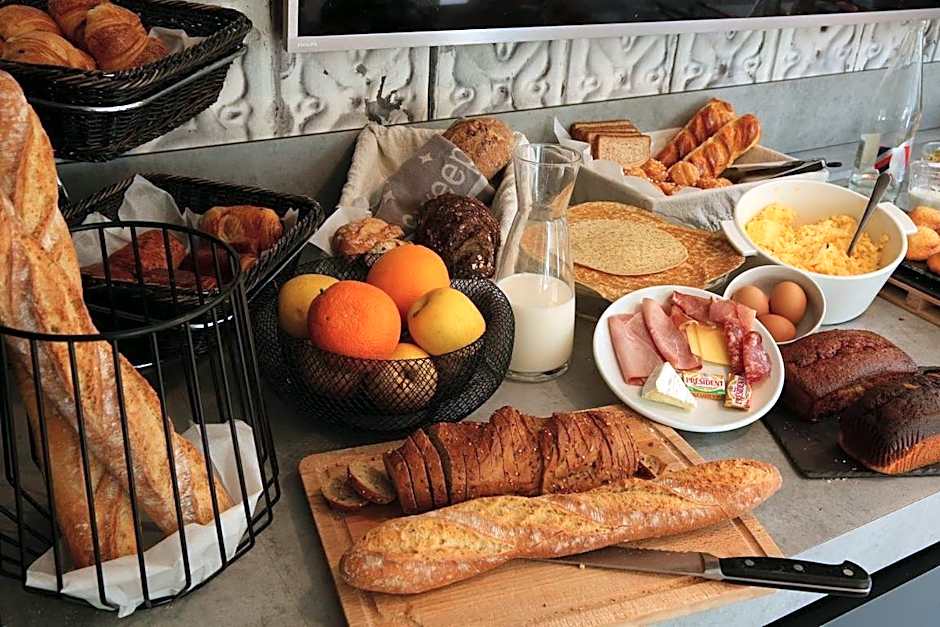 CAMPANILE PARIS - Clichy Centre