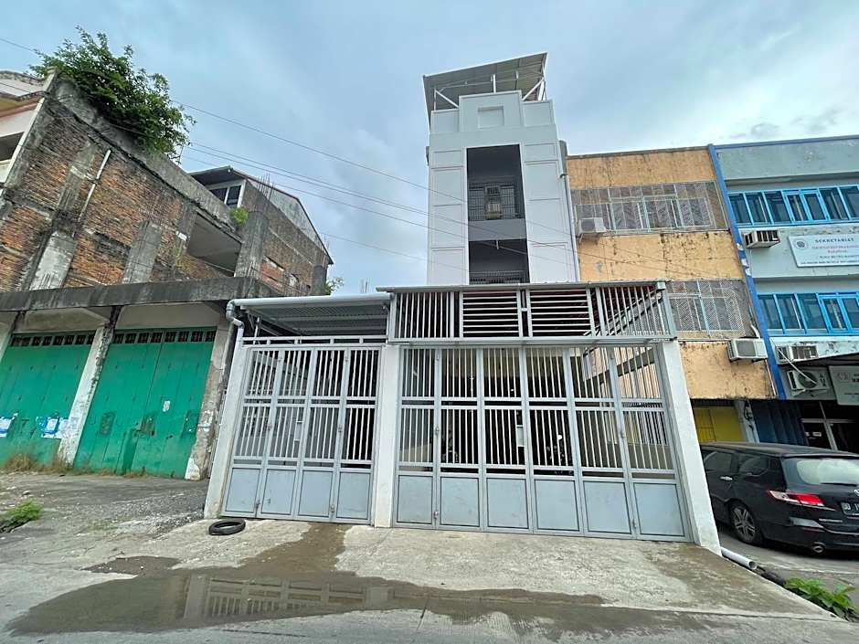 Ramelau near AP Pettarani By RedDoorz – Makassar, CA