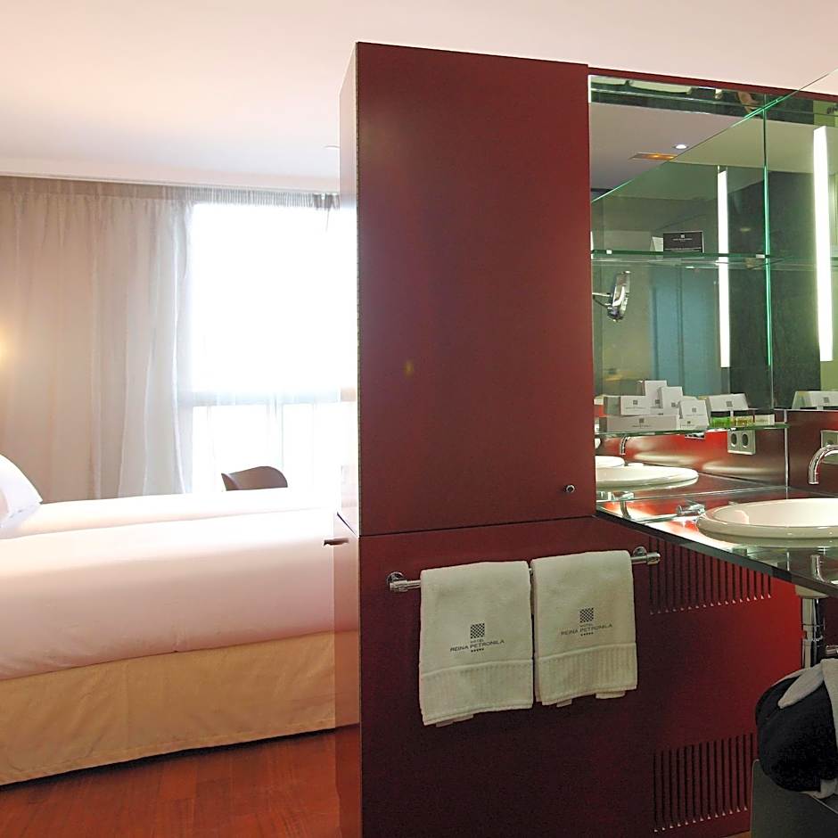 Hotel Reina Petronila