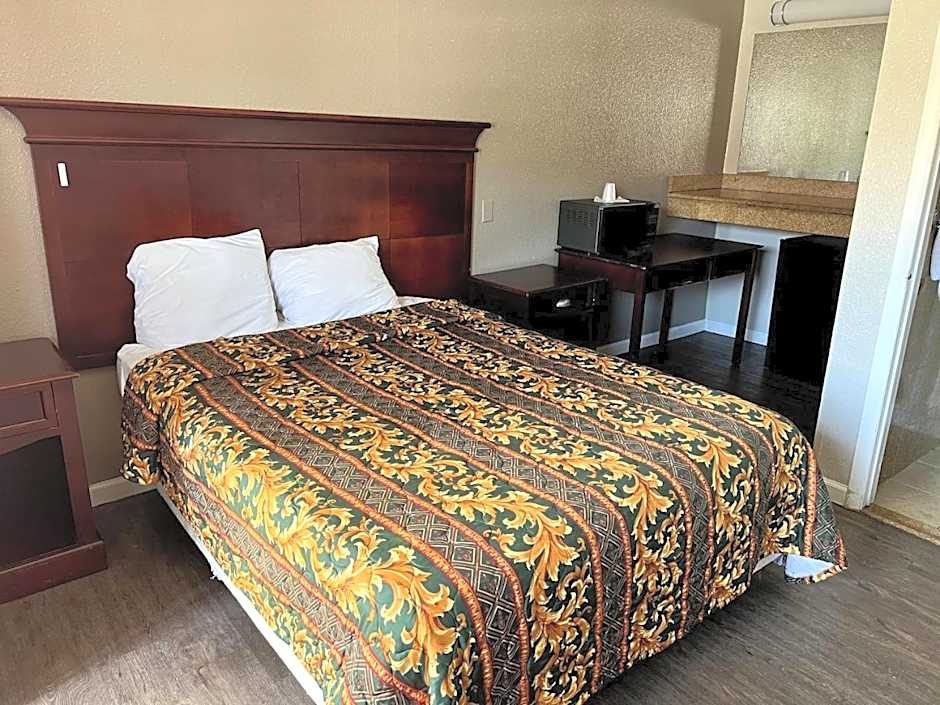 Budget Plaza Motel