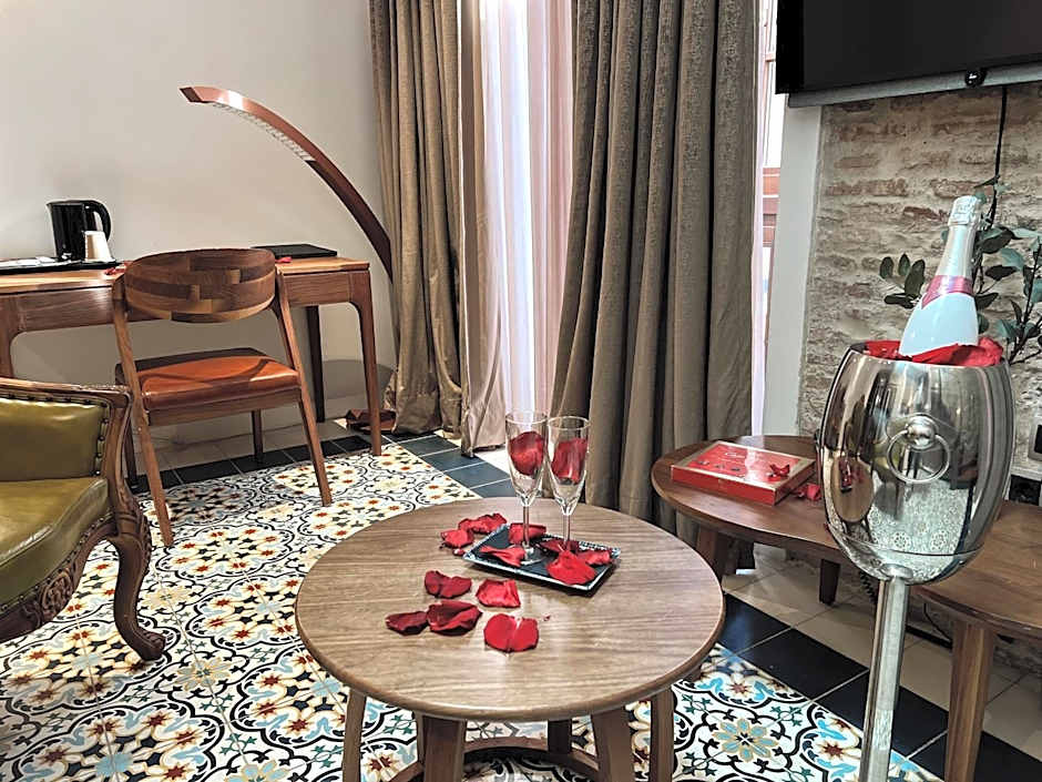 Anahita Boutique Hotel