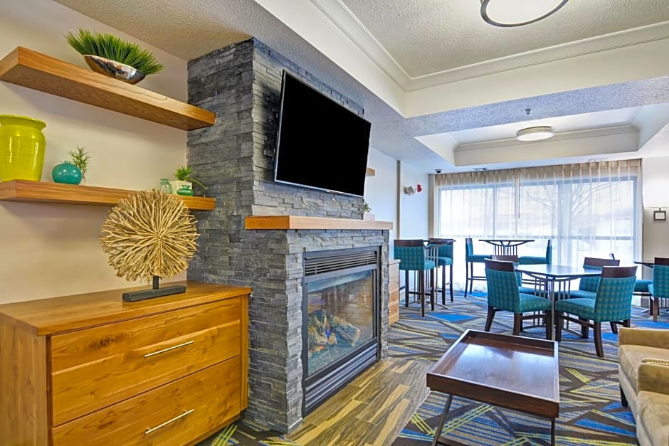 Holiday Inn Express Hotel & Suites Milwaukee-New Berlin By IHG