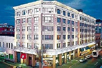 Best Western Plus Carlton Plaza Hotel