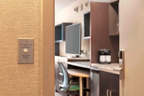 1King Hearing Accessible Suite