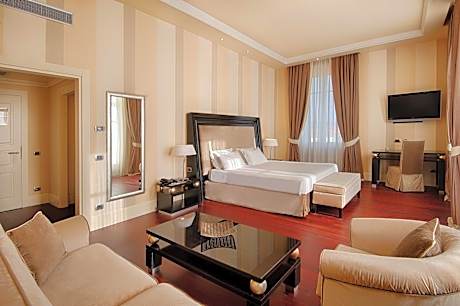Junior Twin/King Suite with Sea View