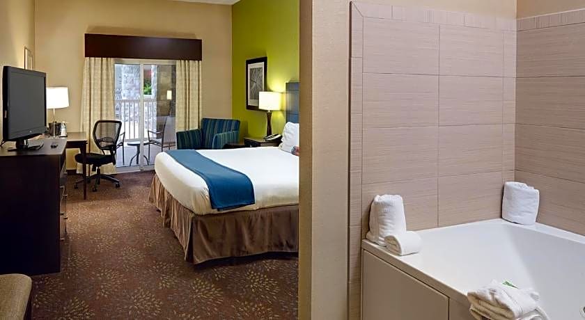 Holiday Inn Express Hotel & Suites Saginaw By IHG