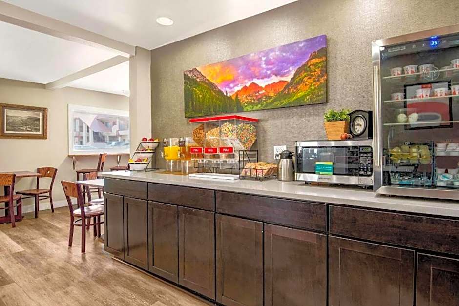Econo Lodge Inn & Suites Durango