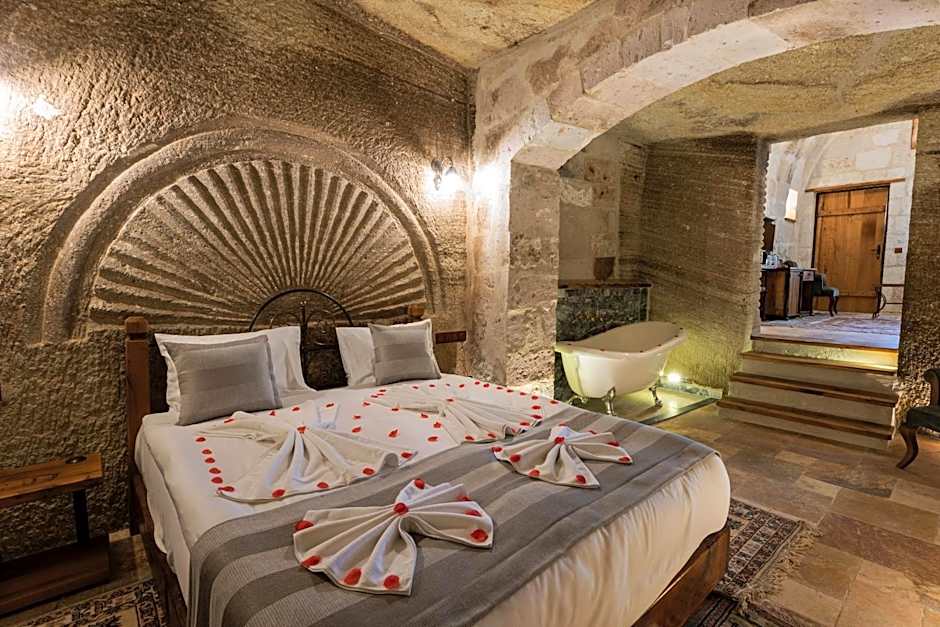 Sarnich Cave Suites
