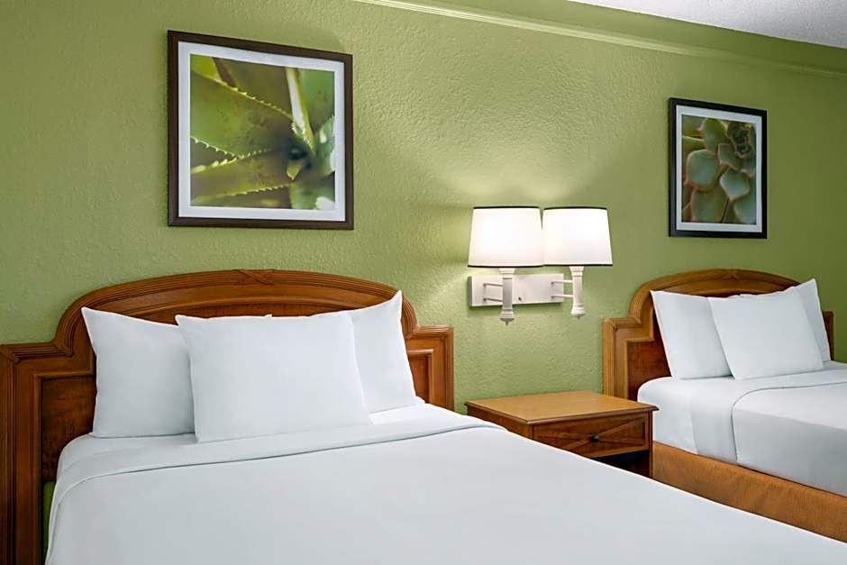 Baymont by Wyndham Daytona Beach/Intl Speedway