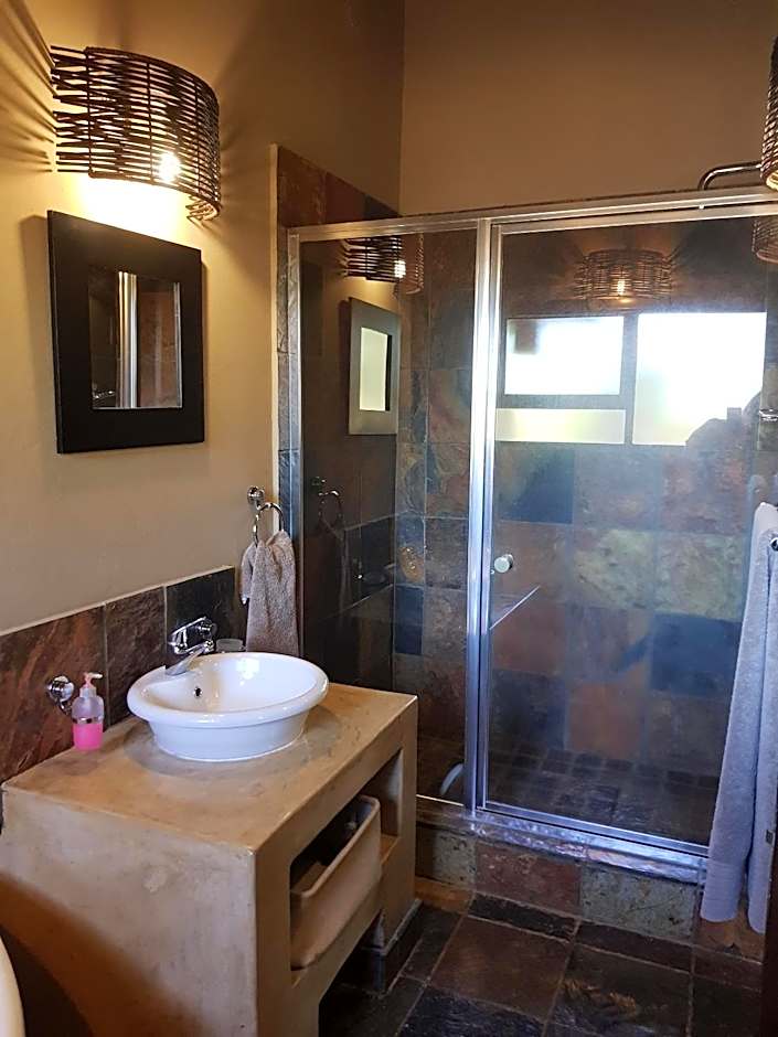 Zebula Golf and Wildlife Estate - Squirrel Pandemonium Pax 12 - Moi Signature Luxury villa