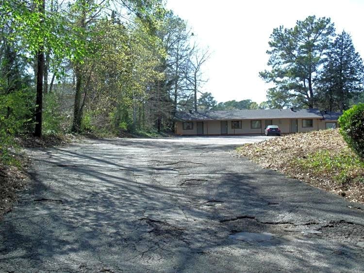 Woodlawn Hills Motel