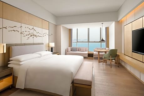 Deluxe King Room with Balcony and Ocean View