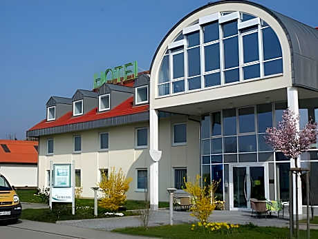 Hotel SunParc - SHUTTLE zum Europa-Park Rust 4km & Rulantica 2km