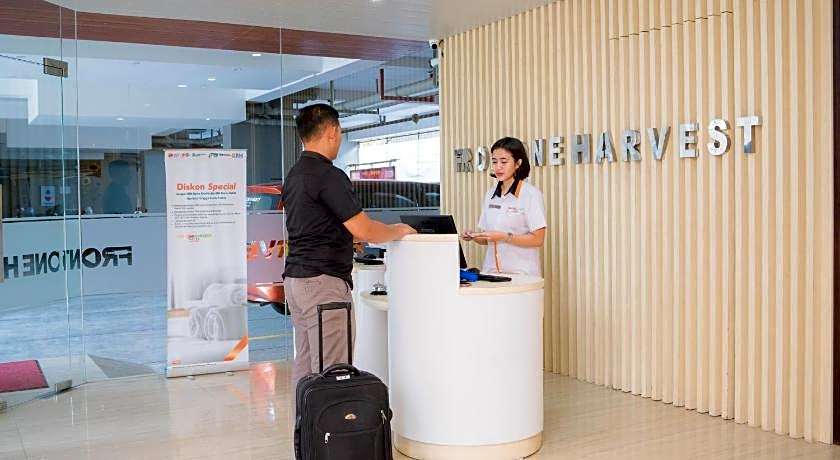 Front One Harvest Hotel Wonosobo
