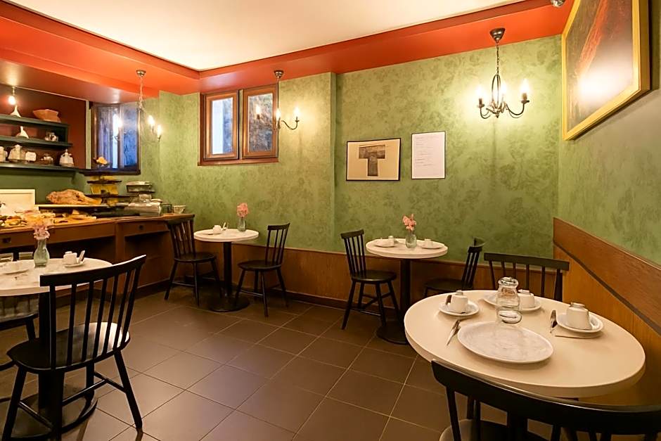 Walled off Hotel Paris