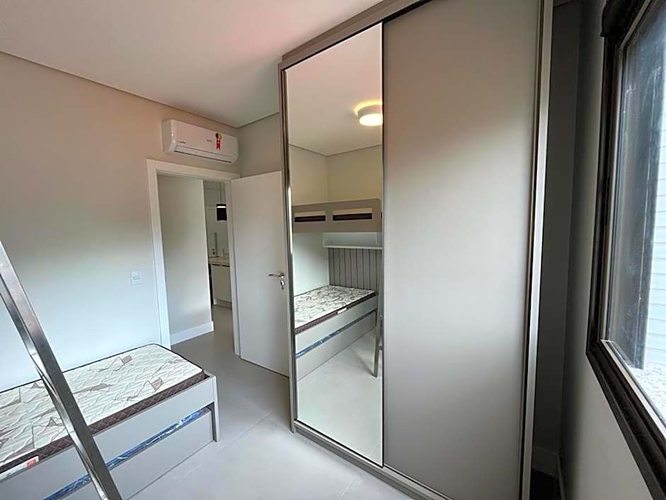 Cód 90 · Apartamento a poucos passo do mar