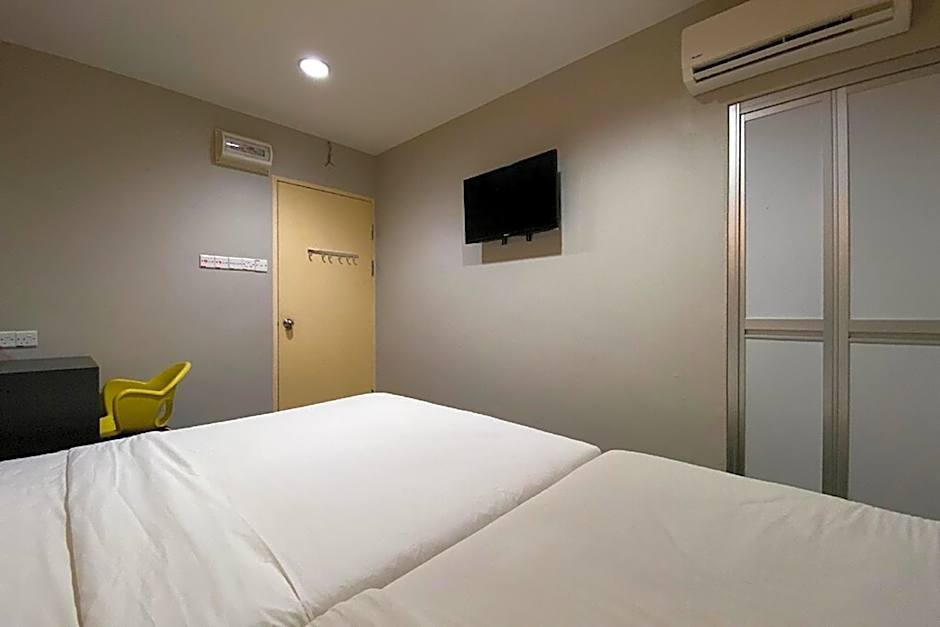 OYO Home 90222 Ling's Airbnb