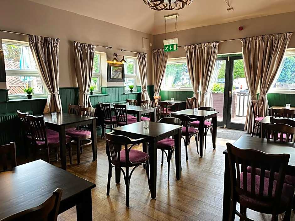 The Prince Albert Pub & Hotel with onsite FREE PARKING 2 minutes from Legoland