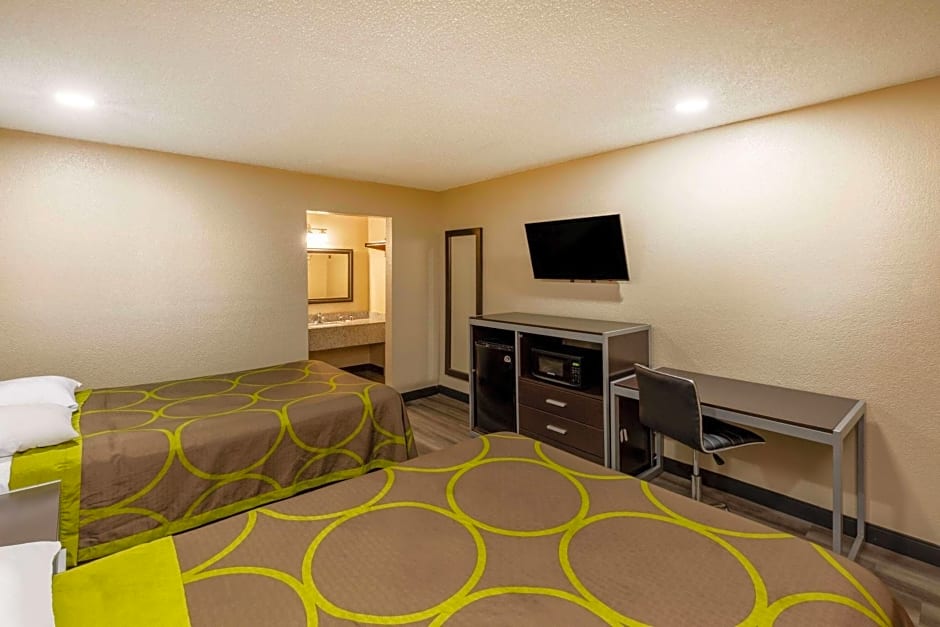 Super 8 by Wyndham Tulsa/Arpt/St Fairgrounds