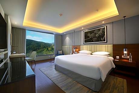 Deluxe Suite With Bathtub