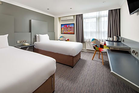 Classic room with 2 single beds