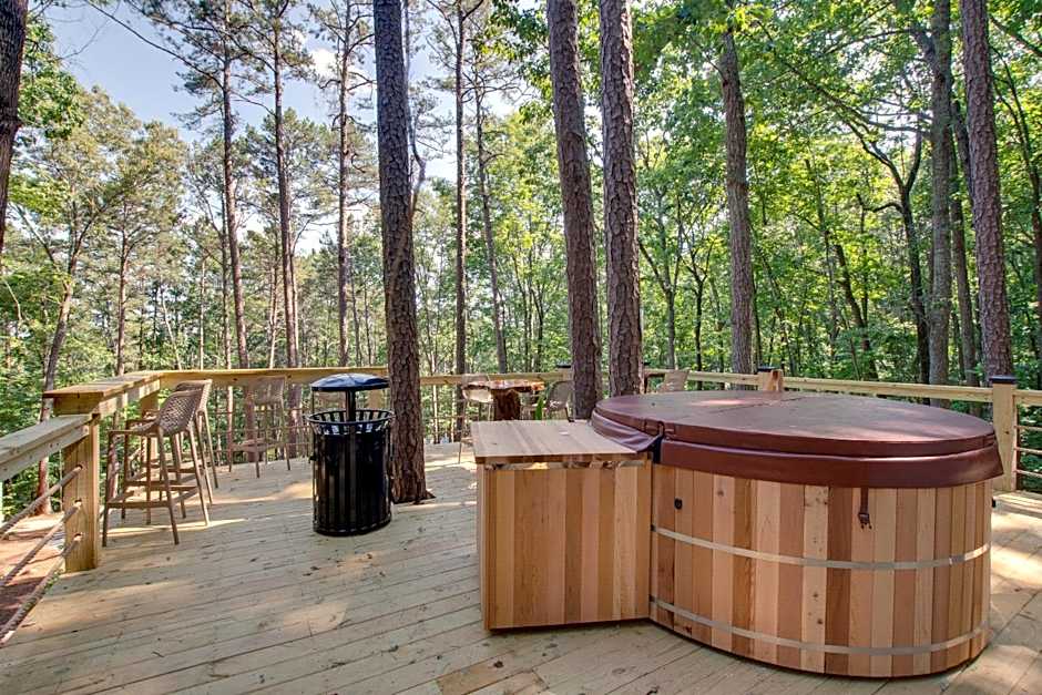 Birch Luxury Treehouse near Lake Guntersville