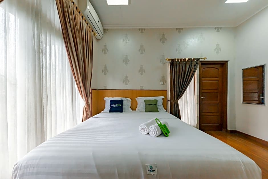 Urbanview Hotel Villa Surya Bandung