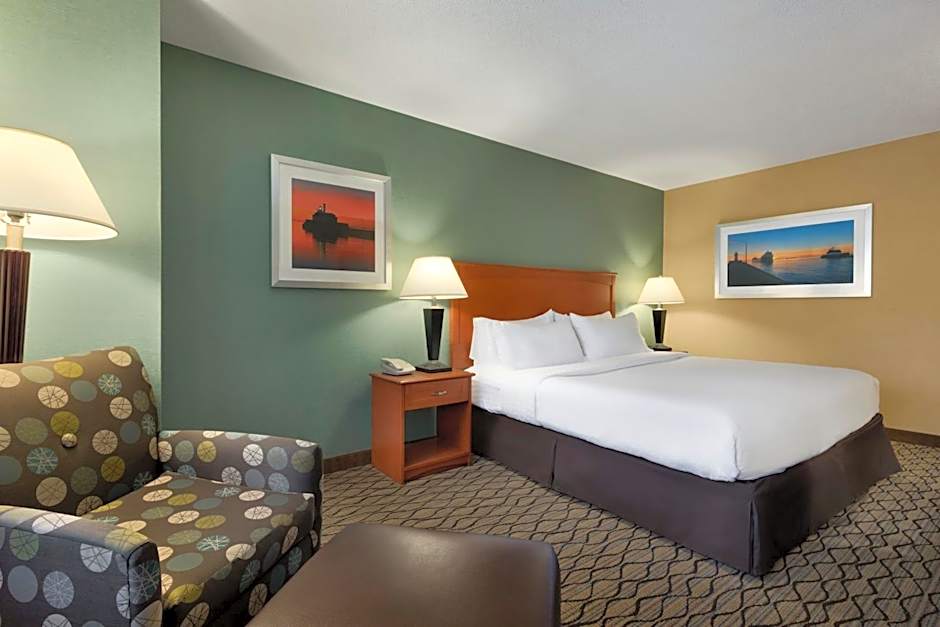 Holiday Inn & Suites Duluth-Downtown By IHG