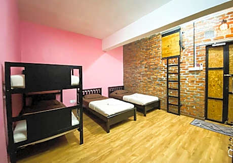 Hostel Sriamera
