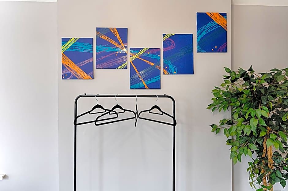 Contractor Base - Kitchen - Parking Included