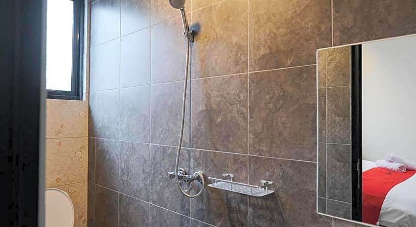 RedDoorz Plus near Taman Anggrek Mall