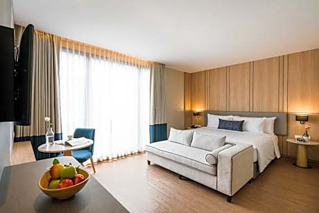 Premier Corner (3 Adults)