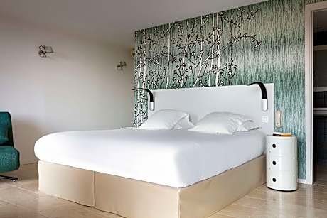 1 Queen Bed, NonSmoking, Sea View, Deluxe Room