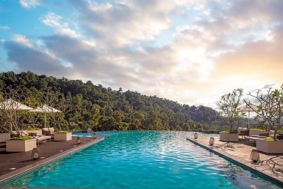 The Golden Crown Hotel