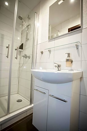 Double or Twin Room with Shower