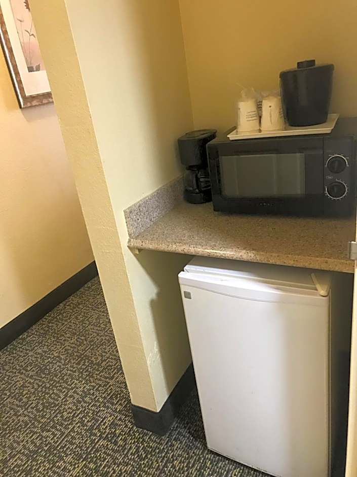 Days Inn & Suites by Wyndham Tucker/Northlake