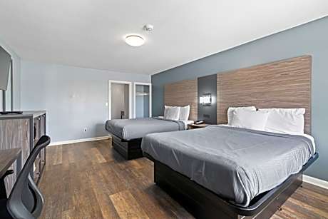 Double Room with Two Queen Beds - Non-Smoking