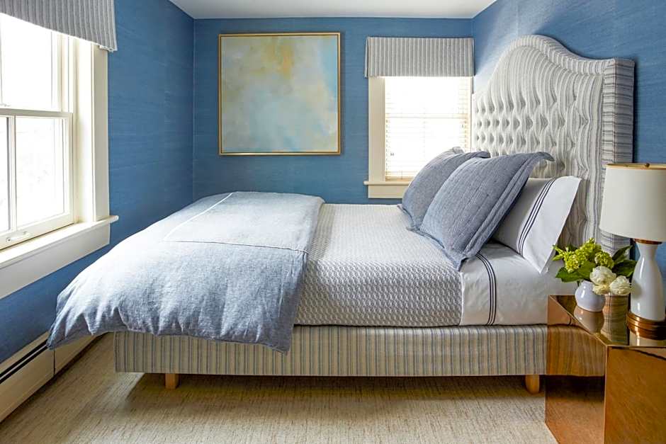 Photo 1 of 5 of 1 Queen Bed