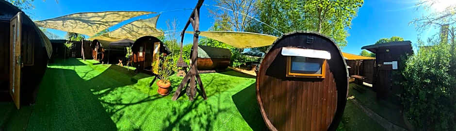 Mini Hotel Übernachten Im Gurkenfass