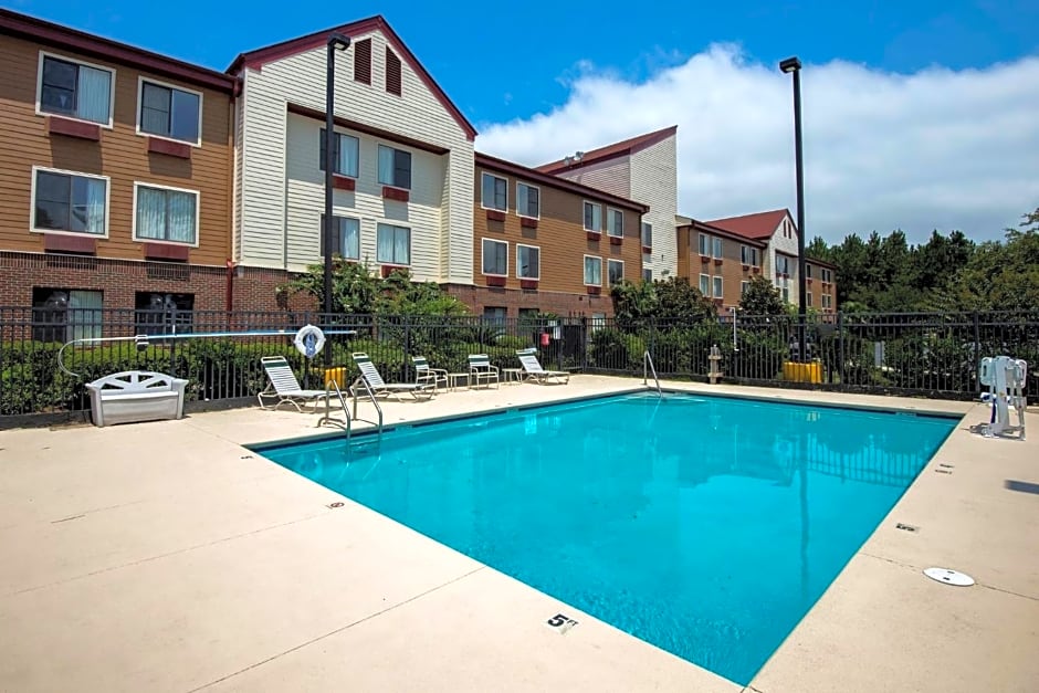 Red Roof Inn & Suites Savannah Airport