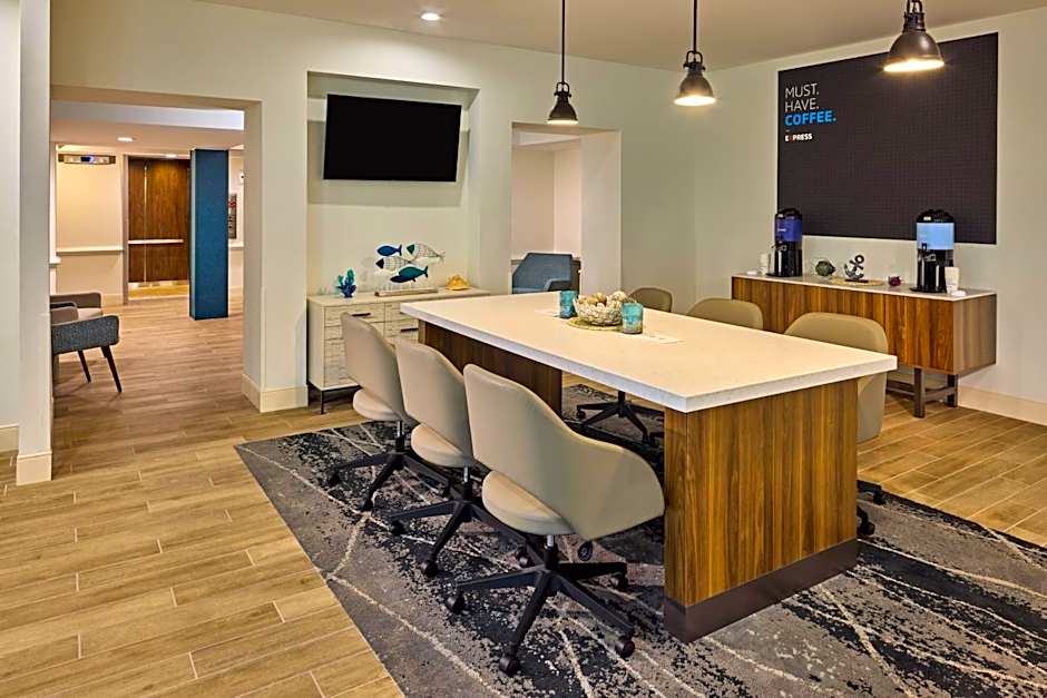 Holiday Inn Express & Suites Charleston Dwtn  West Edge By IHG