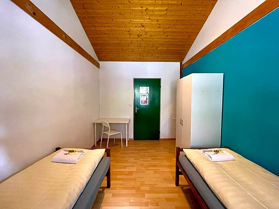 Alpine Base Hostel - Adults only