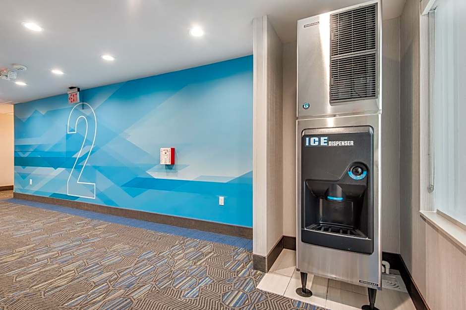 Holiday Inn Express & Suites Dallas North - Addison By IHG