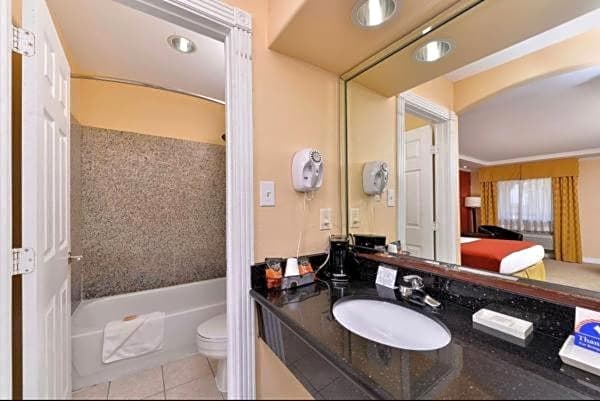 Americas Best Value Inn Angleton