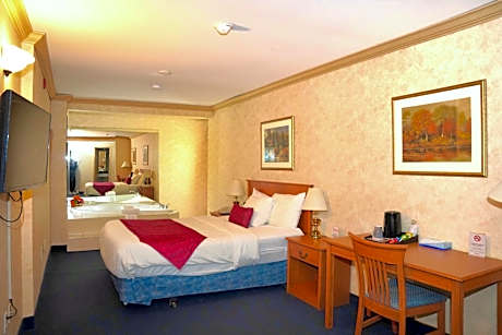 Queen Room with Spa Bath